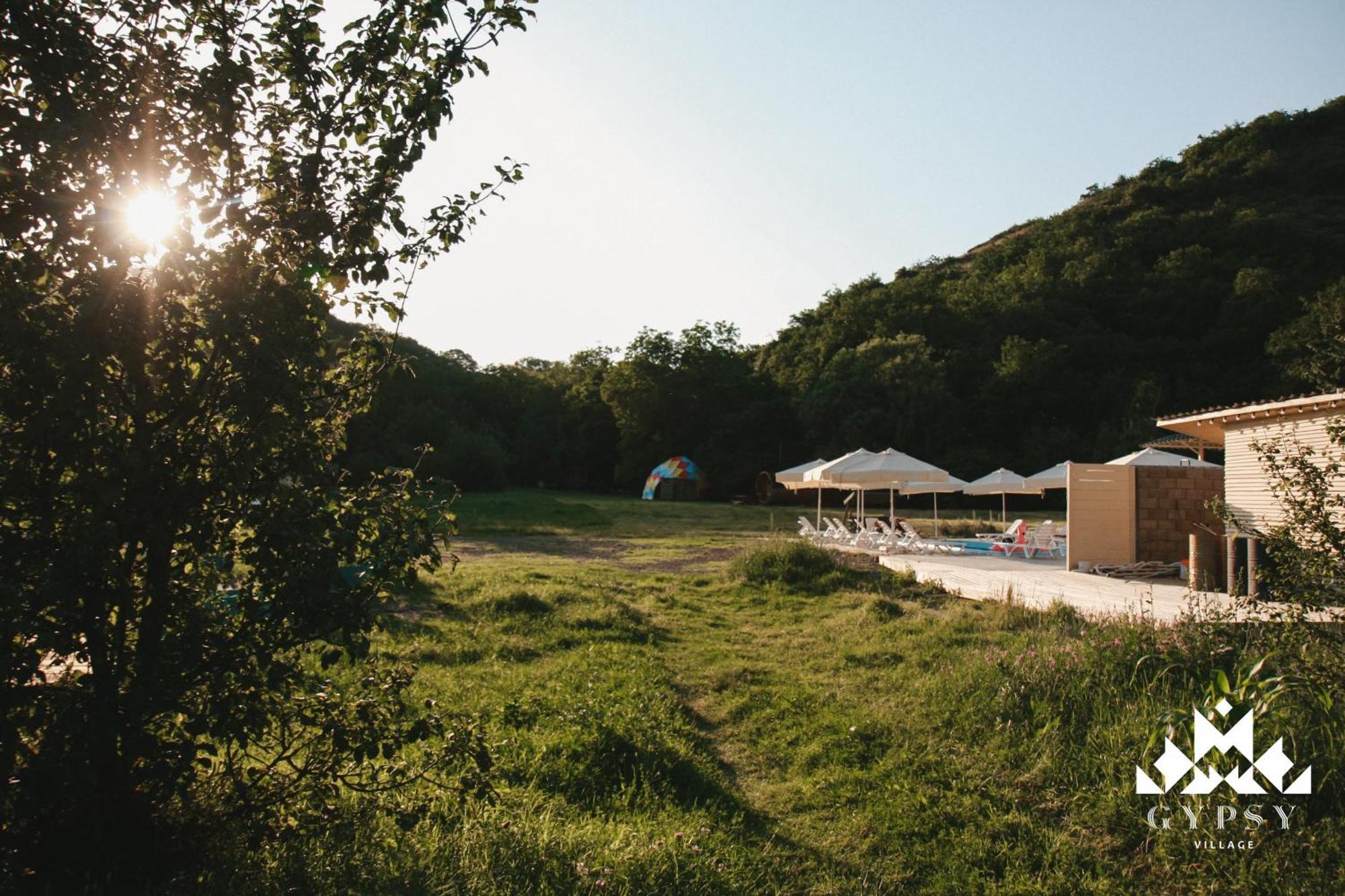 Gipsy Village Park Hotel Asureti Eksteriør billede