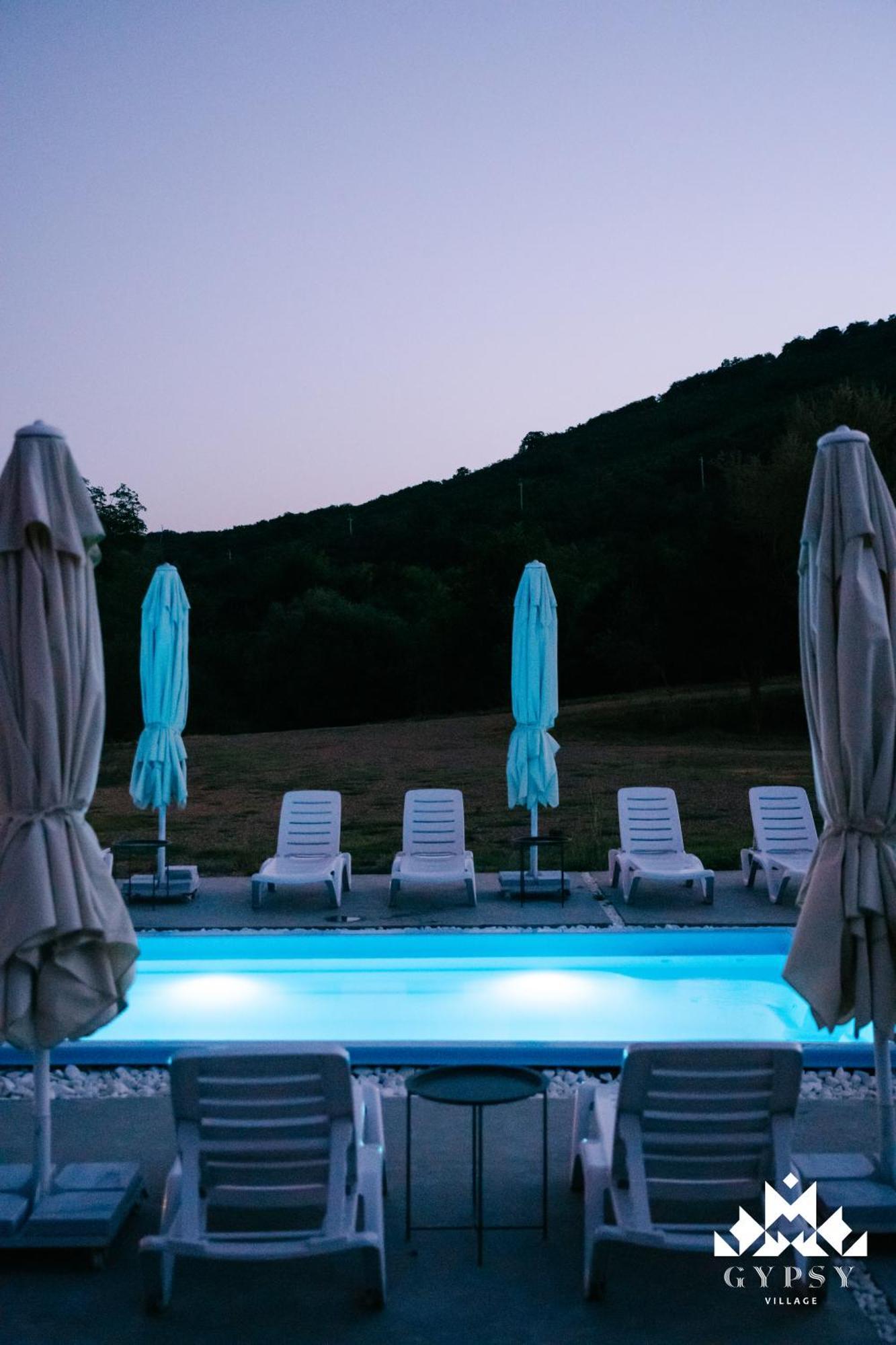 Gipsy Village Park Hotel Asureti Eksteriør billede